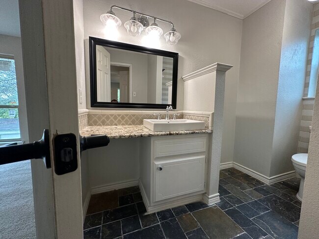 Building Photo - 2001 Emerson Ln