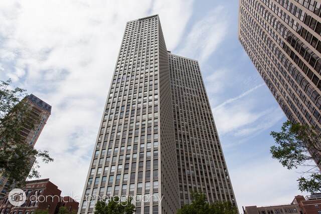 Primary Photo - 2626 N Lakeview Ave