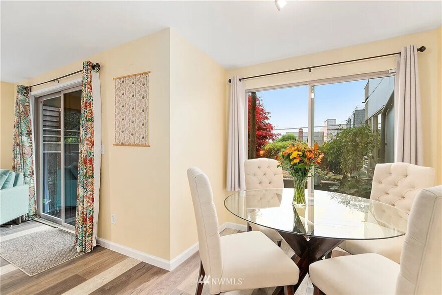 Building Photo - 2145 Dexter Ave N