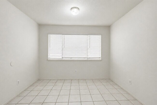 Building Photo - 16315 Dew Drop Ln
