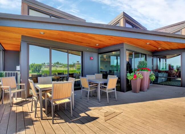 Building Photo - 4550 38th Ave SW