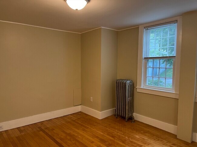 Building Photo - 52 Elmwood St