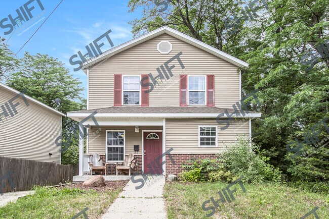 Building Photo - 755 North - Beautiful Single Family home