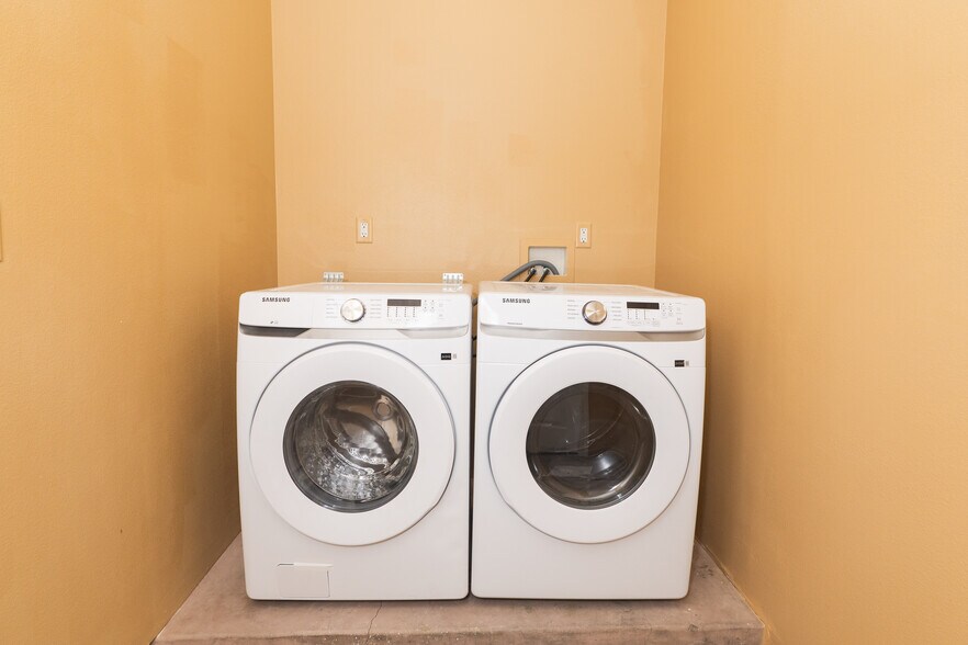 Laundry room - 938 S Bernal Ave
