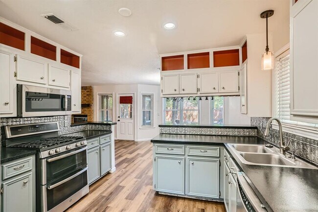 Building Photo - 1712 Hermitage Dr