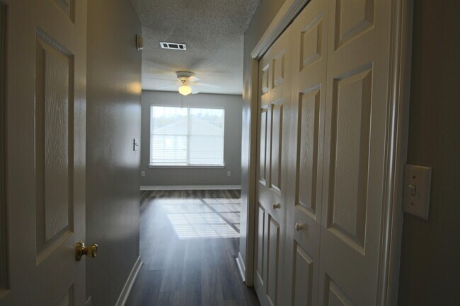 Building Photo - 414 Whirlaway Ct