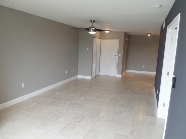 Building Photo - 2820 N Oakland Forest Dr