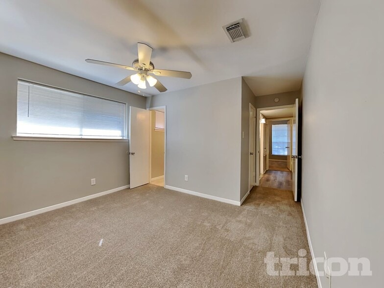 Building Photo - 6422 French Chateau Dr