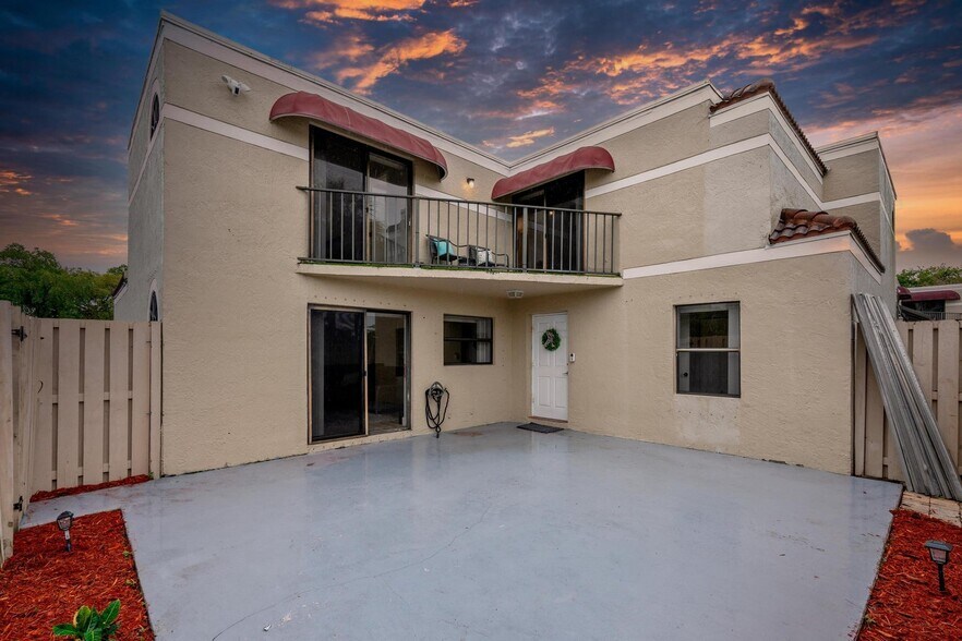 Building Photo - 3715 Village Dr