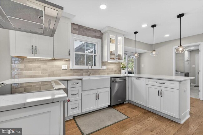 Building Photo - 11922 Holly Spring Dr