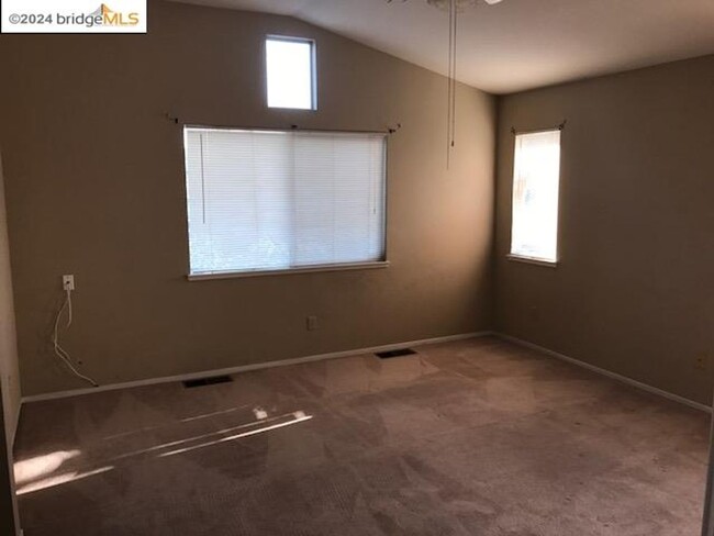 Building Photo - Ideal Salida Neighborhood! Upgraded lamina...