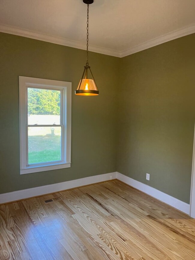 Building Photo - Modern Farmhouse for Rent in Browns Summit NC