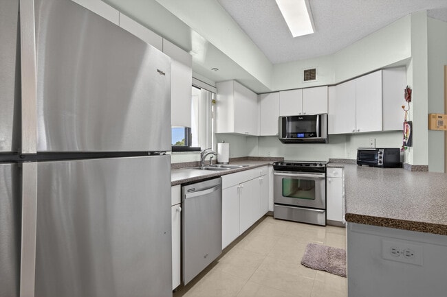 Building Photo - 2105 Lavers Cir