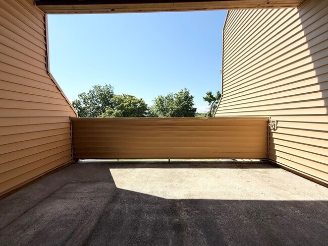 Building Photo - 326 Olympia Dr
