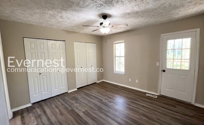 Building Photo - 3392 Shadowlawn Dr