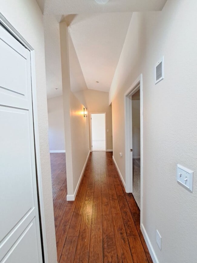 Building Photo - 354 Bradley Dr