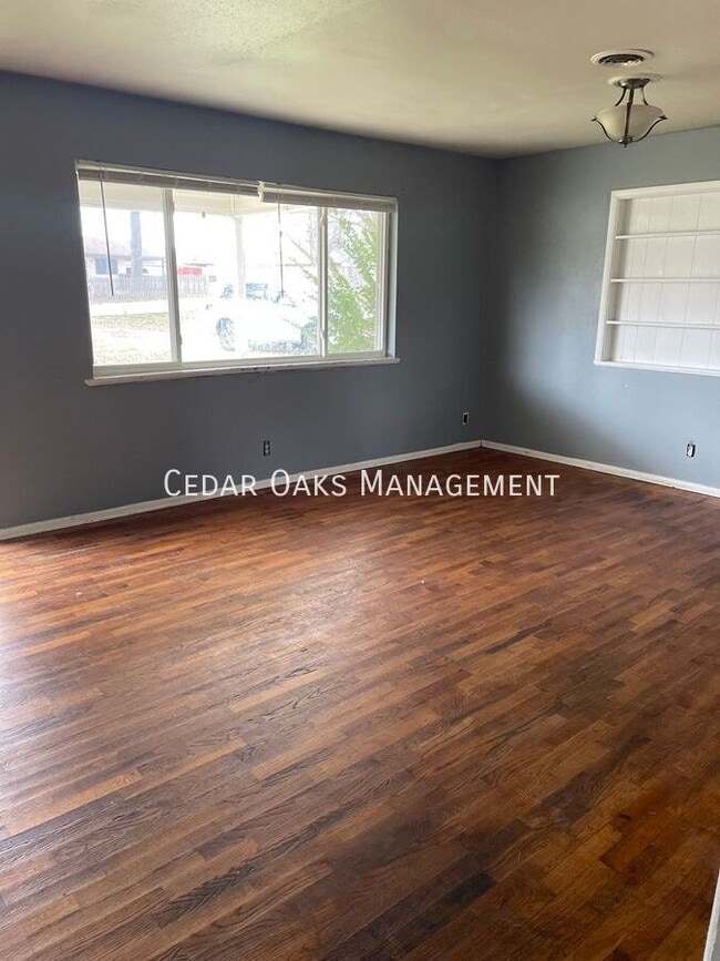 Building Photo - 314 S Neal-