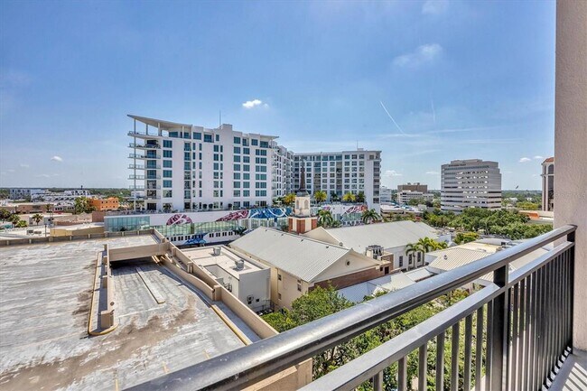 Building Photo - 33 S Palm Ave