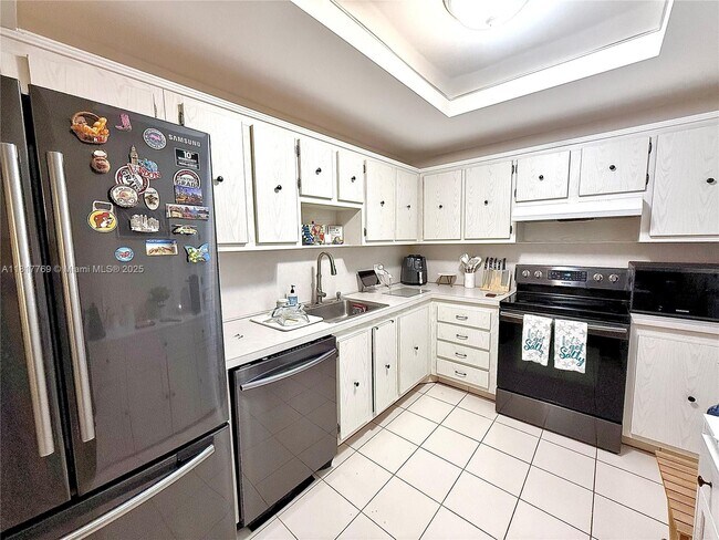 Building Photo - 3800 S Ocean Dr