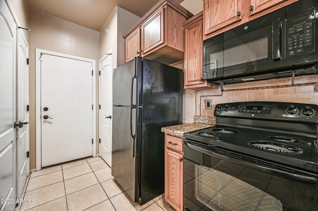 Building Photo - 4510 W Branham Ln