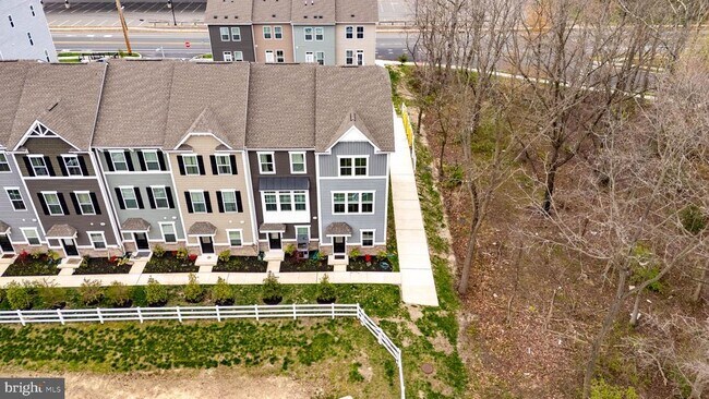 Building Photo - 54 Sidney Ln