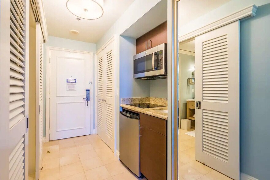 Building Photo - 455 Grand Bay Dr