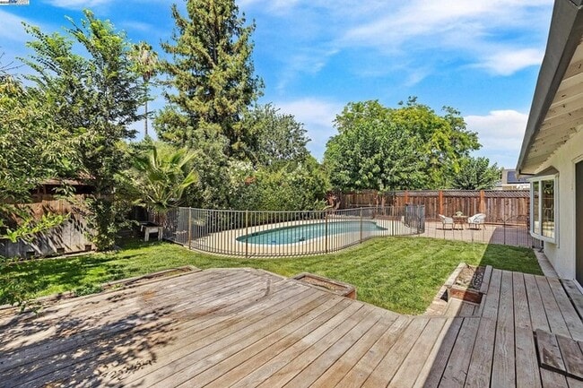 Building Photo - Updated Single-Story 4BR Home with Pool in Prime Pleasanton Valley Location