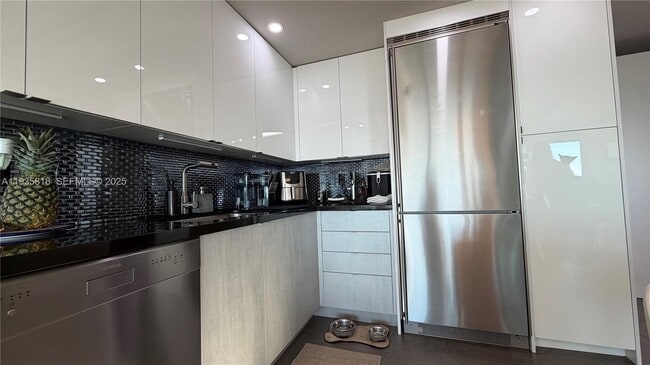 Building Photo - 92 SW 3rd St