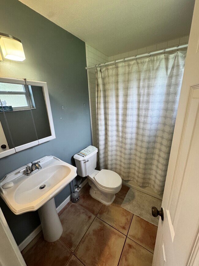 Building Photo - 50 Oak Tree Dr