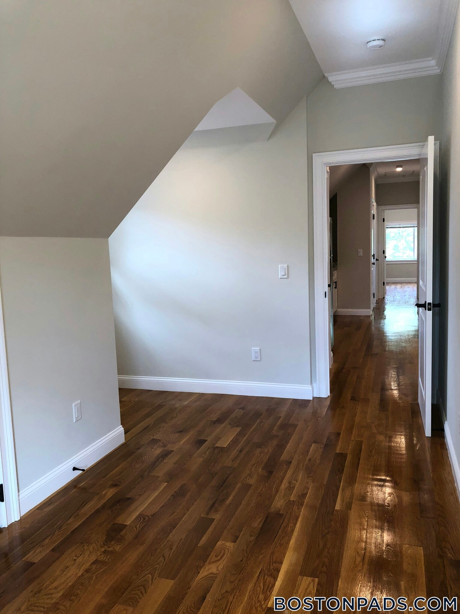 Building Photo - 9-11 Woodside Ave.