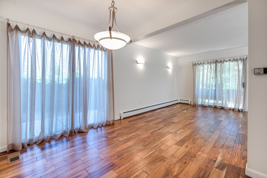 Building Photo - 565 Jack Pine Ct