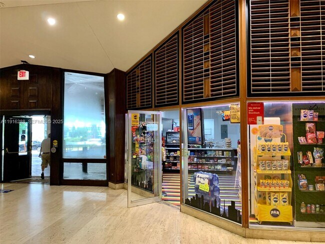 Building Photo - 801 Brickell Bay Dr