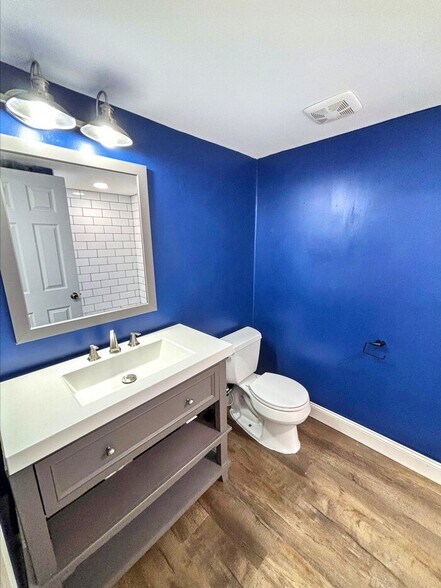 Building Photo - 813 Big Bend Woods Dr