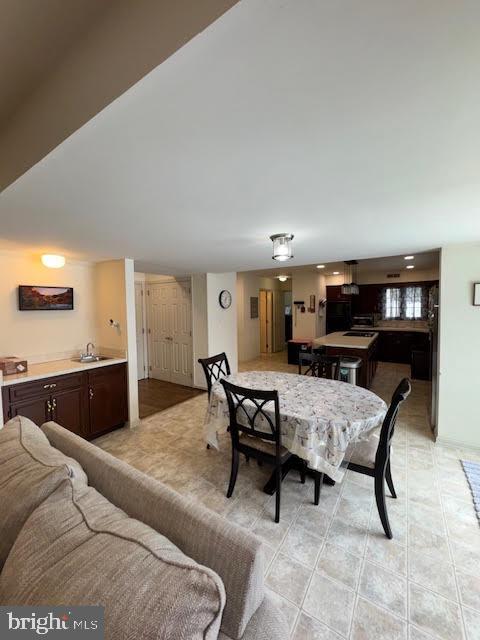 Building Photo - 1103 Clover Hill Dr