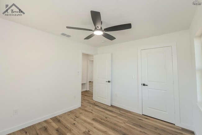 Building Photo - 103 Margaret St