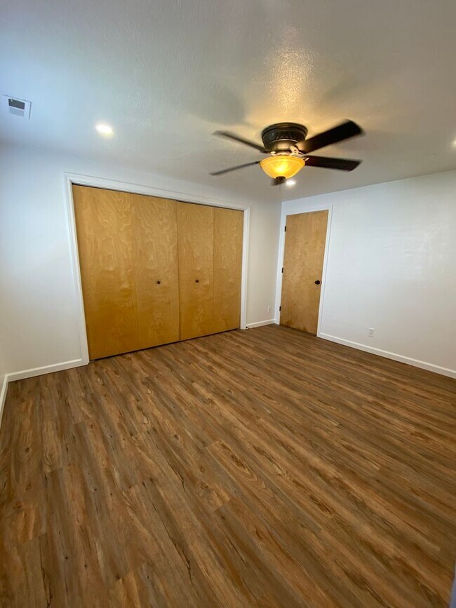Building Photo - 1 Bedroom Home next to the Whitewater Park...