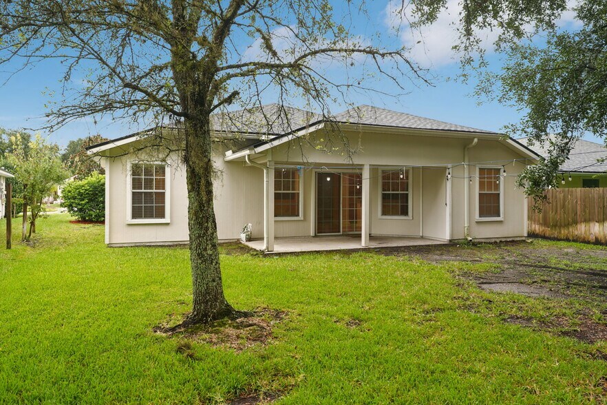 Building Photo - 808 South Edenbridge Way