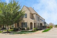 Building Photo - 657 Surrey Ln