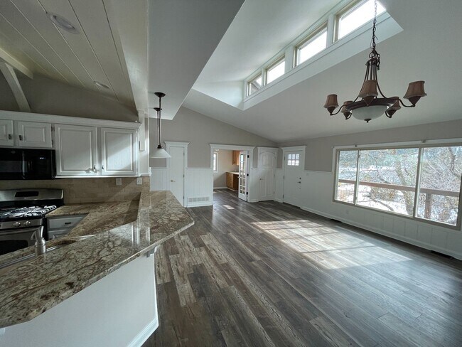 Building Photo - Charming Remodeled 5bd Country Home in Pal...