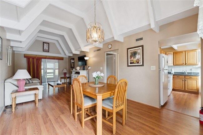 Building Photo - 3821 Club Cir