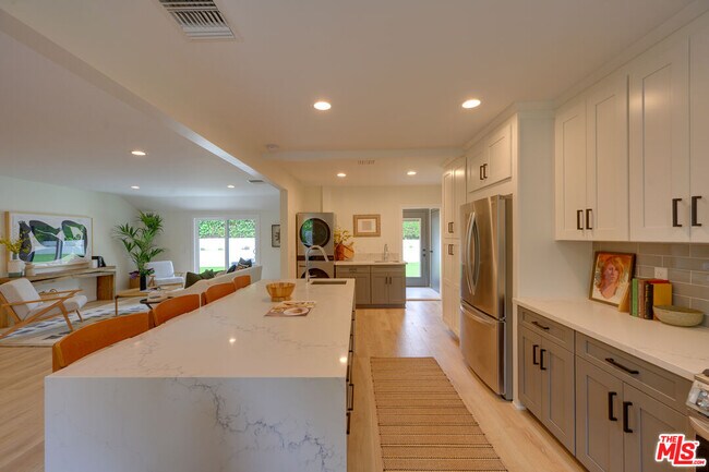 Building Photo - 3915 Coldwater Canyon Ave