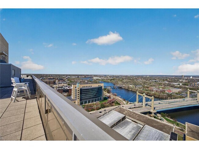 Building Photo - 19 S 1st St