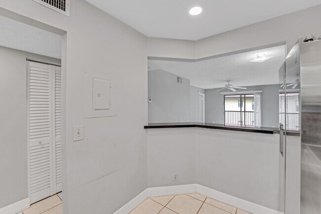 Building Photo - 21915 Lake Forest Cir