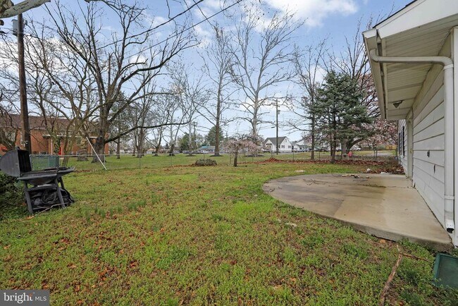 Building Photo - 2 S Sunset Rd