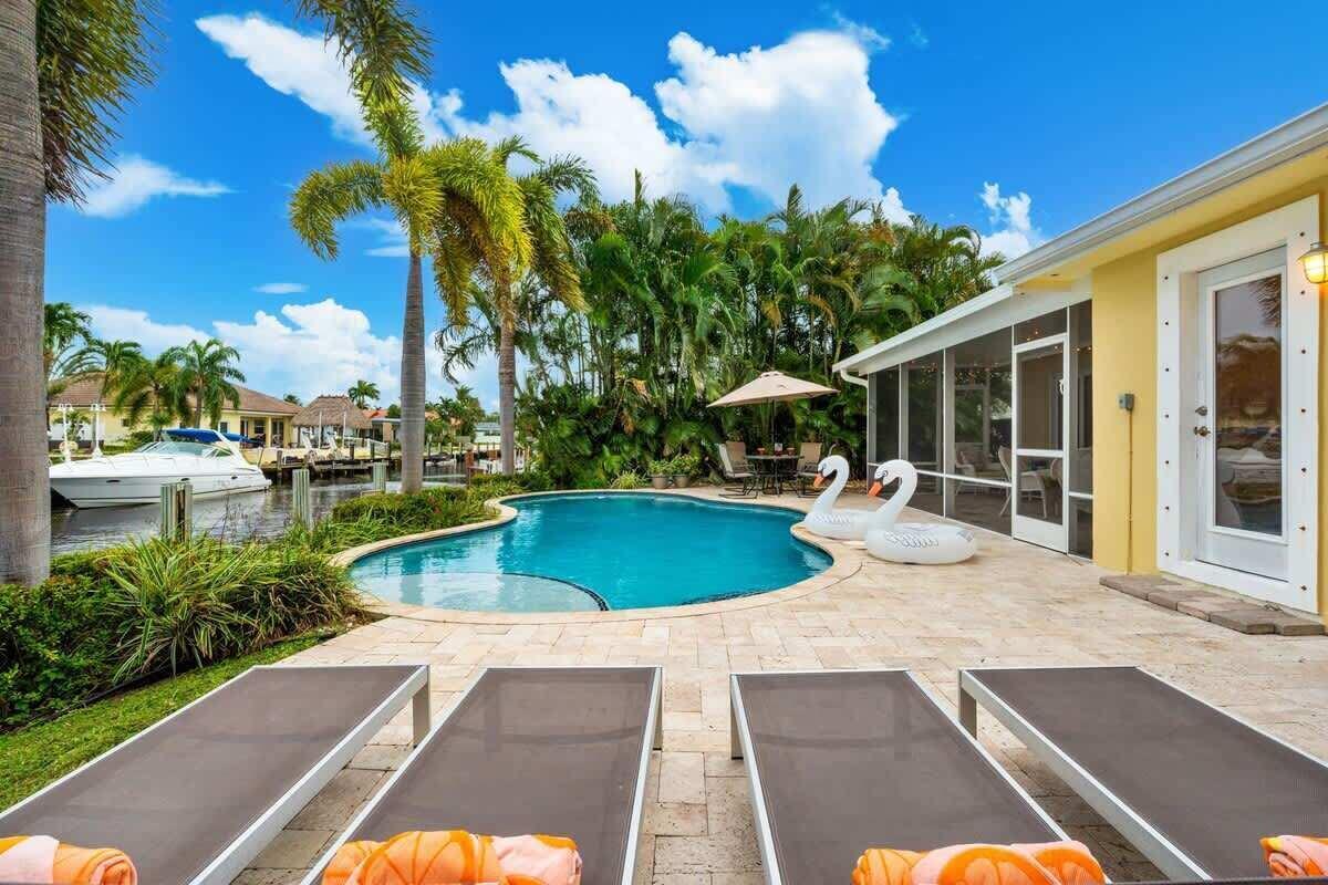 Building Photo - 720 SE 5th Ave