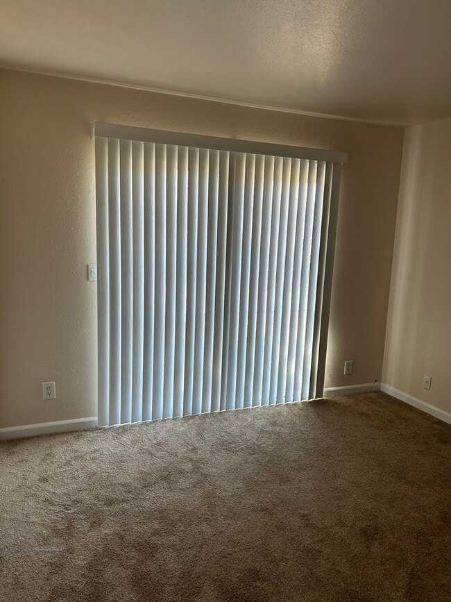 Building Photo - Corner Lot Home