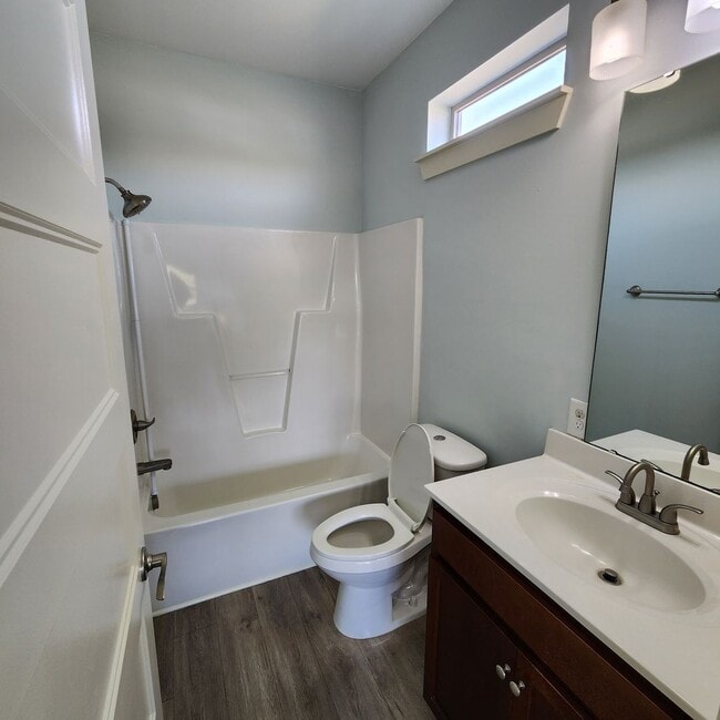 Building Photo - 2 Bedroom North Raleigh for rent