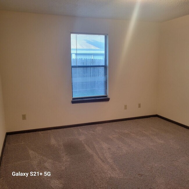 Building Photo - $1150 - 2/2 - Move In Special!