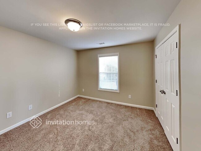 Building Photo - 930 Rock Elm Dr