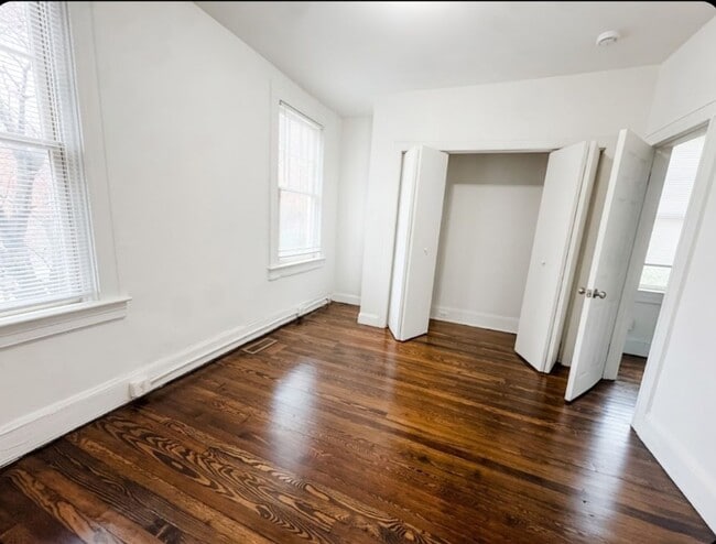 Building Photo - 3632 Parkdale Ave